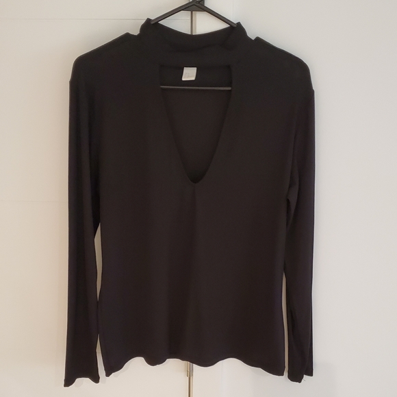 Sexy black top with strap collar - Picture 2 of 7